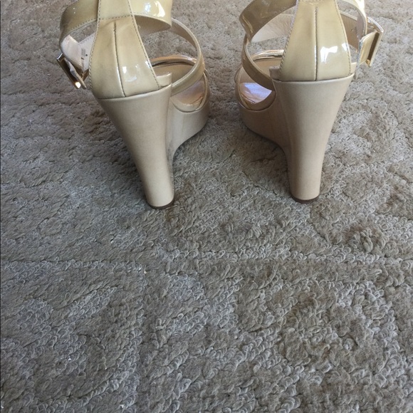 JIMMY CHOO Nude Patent Wedges - Picture 6 of 11